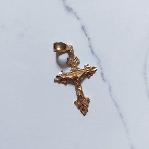 Detailed Gold Cross Pendant (8K)